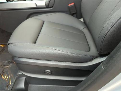 Cirrus Silver Metallic 2026 Mercedes-Benz GLB 250 Base
