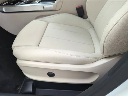 Polar White 2026 Mercedes-Benz GLB 250 Base