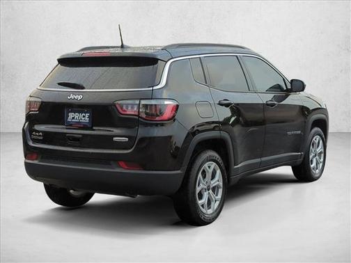 Diamond Black Crystal Pearlcoat 2025 Jeep Compass Latitude