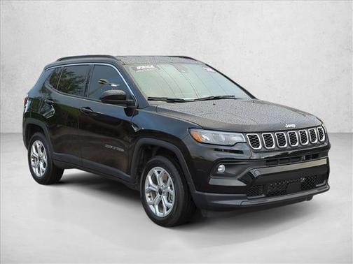 Diamond Black Crystal Pearlcoat 2025 Jeep Compass Latitude