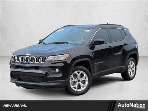 Diamond Black Crystal Pearlcoat 2025 Jeep Compass Latitude