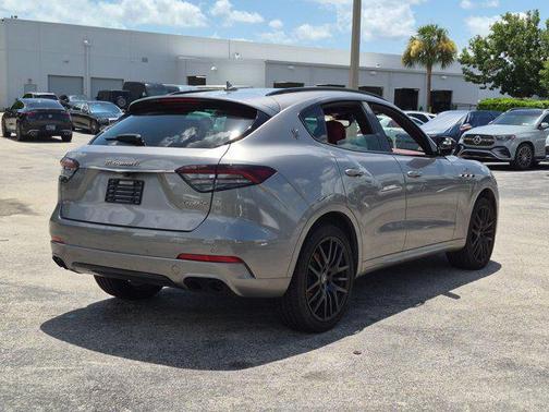Grigio Metallic 2022 Maserati Levante GT