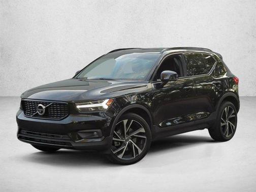 Onyx Black Metallic 2022 Volvo XC40 T5 R-Design