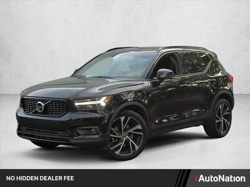 Onyx Black Metallic 2022 Volvo XC40 T5 R-Design