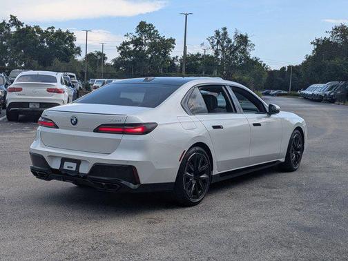 Mineral White Metallic 2024 BMW 760 xDrive
