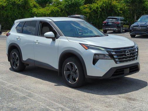 Everest White Pearl 2024 Nissan Rogue SV