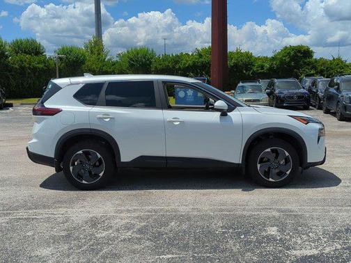 Everest White Pearl 2024 Nissan Rogue SV