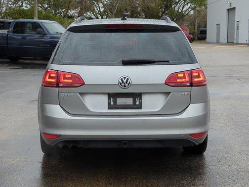 2017 Volkswagen Golf SportWagen TSI SE