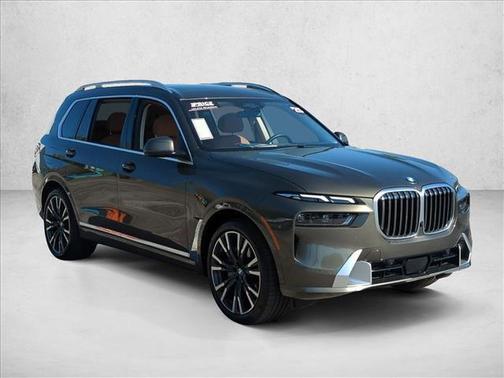 Manhattan Green Metallic 2025 BMW X7 xDrive40i