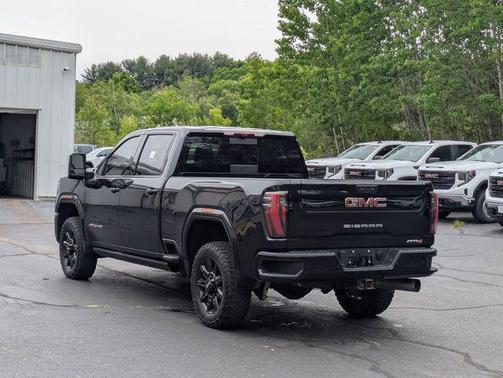 Onyx Black 2024 GMC Sierra 2500 AT4