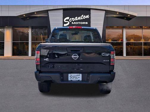 Super Black 2025 Nissan Frontier SV