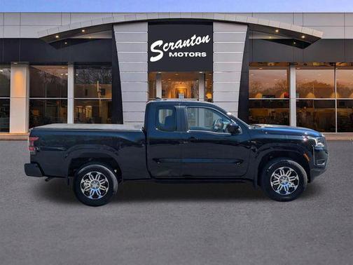 Super Black 2025 Nissan Frontier SV