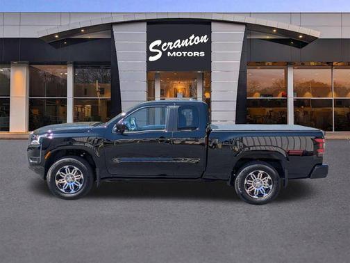 Super Black 2025 Nissan Frontier SV