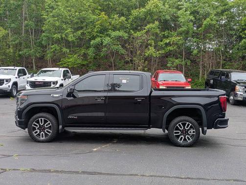 Onyx Black 2024 GMC Sierra 1500 AT4