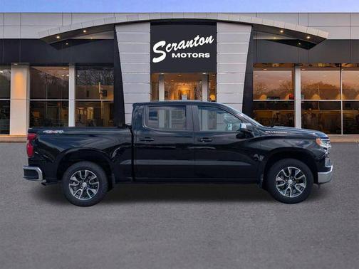 Black 2022 Chevrolet Silverado 1500 LT