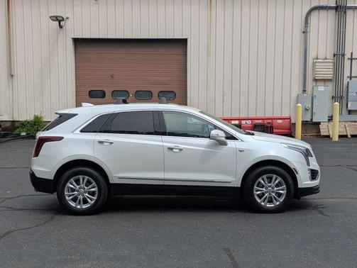 Crystal White 2022 Cadillac XT5 Luxury