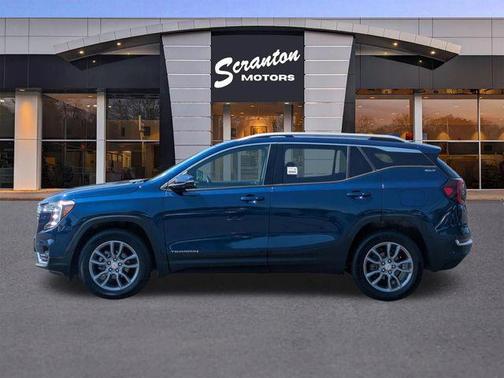 Marine Metallic 2022 GMC Terrain SLT