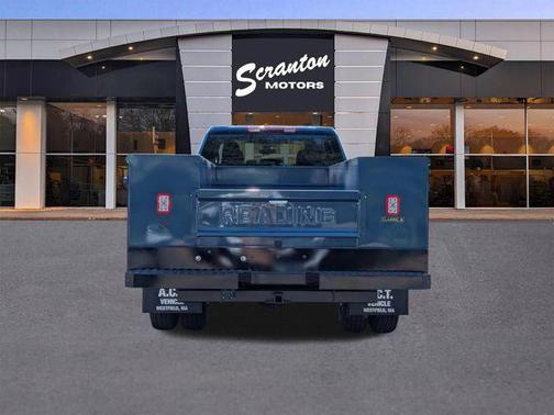Downpour Met 2025 GMC Sierra 3500 Base