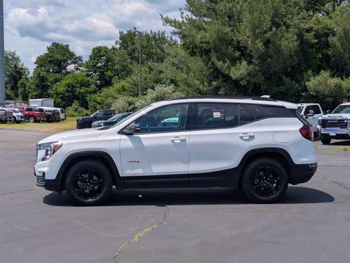 Summit White 2024 GMC Terrain AWD AT4