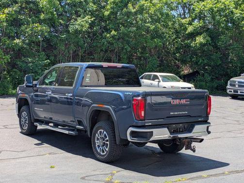 Pacific Blue Metallic 2022 GMC Sierra 2500 SLT