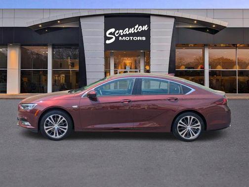 Rioja Red 2018 Buick Regal Sportback Essence