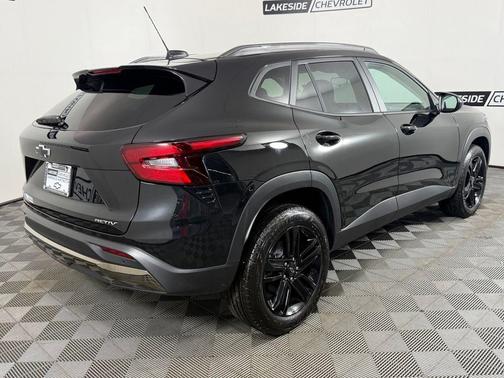 Mosaic Black Metallic 2026 Chevrolet Trax ACTIV