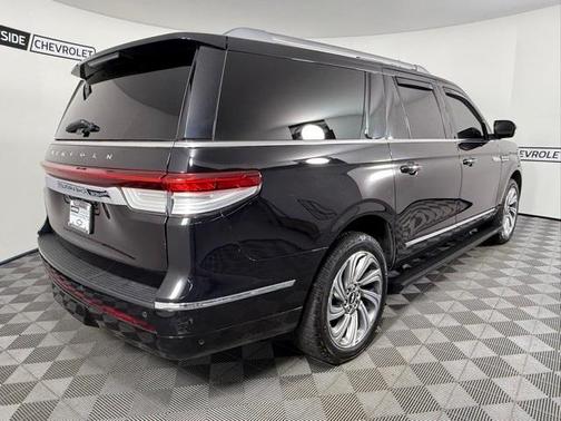 2022 Lincoln Navigator L Reserve