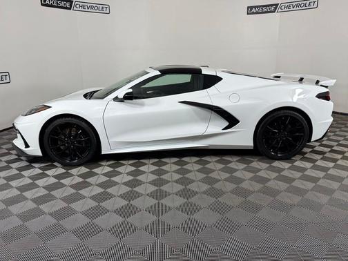 Arctic White 2026 Chevrolet Corvette Stingray w/2LT