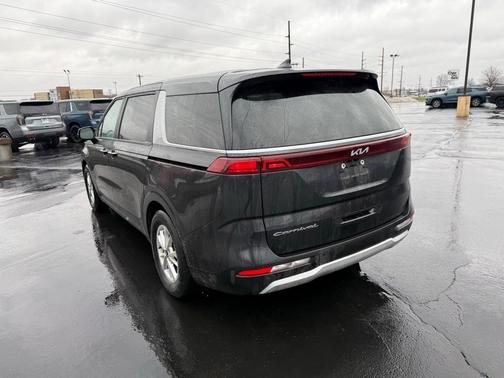 2022 Kia Carnival LX