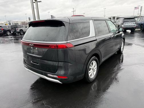 2022 Kia Carnival LX