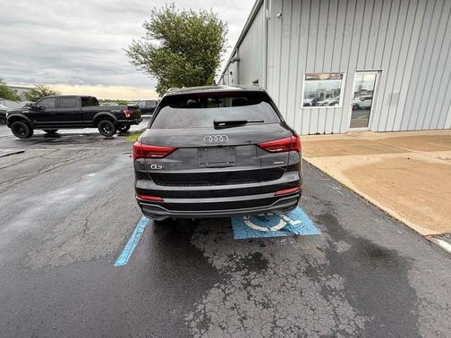 Mythos Black Metallic 2025 Audi Q3 45 S line Premium
