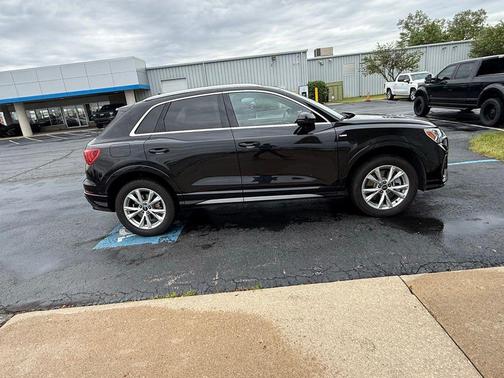 Mythos Black Metallic 2025 Audi Q3 45 S line Premium
