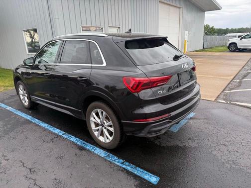 Mythos Black Metallic 2025 Audi Q3 45 S line Premium