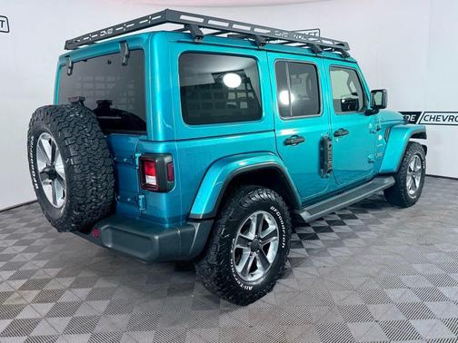 Bikini Pearlcoat 2019 Jeep Wrangler Unlimited Sahara