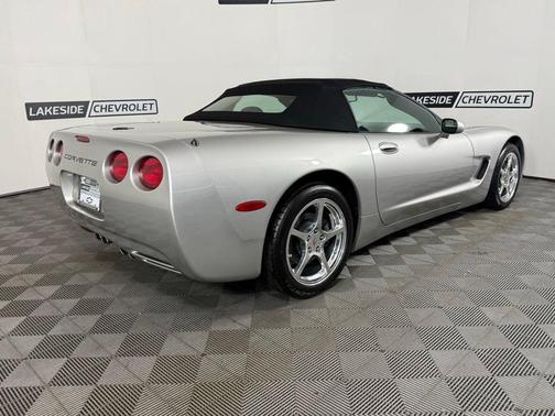 Ricochet Silver Metallic 2004 Chevrolet Corvette Base