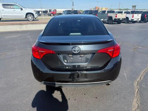 Black Sand Pearl 2018 Toyota Corolla SE