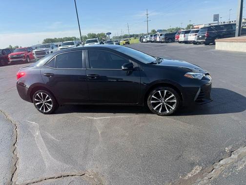 Black Sand Pearl 2018 Toyota Corolla SE
