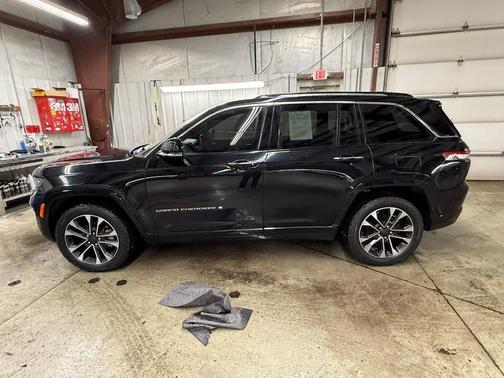 2022 Jeep Grand Cherokee Overland