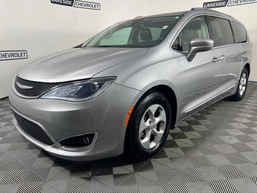 2017 Chrysler Pacifica Touring-L Plus