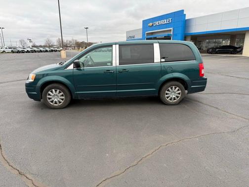 2009 Chrysler Town & Country LX