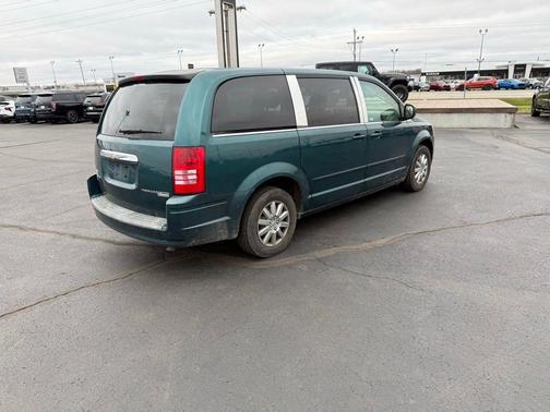 2009 Chrysler Town & Country LX