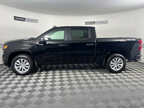 2025 Chevrolet Silverado 1500 Custom