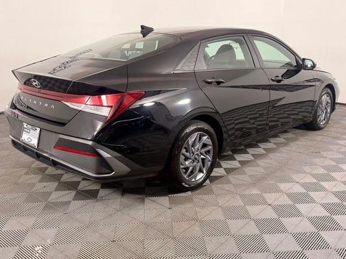 Black 2024 Hyundai ELANTRA SEL