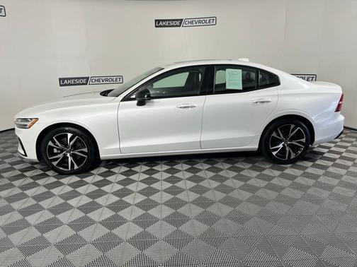 2024 Volvo S60 B5 Core Dark Theme