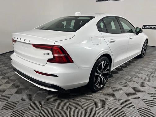 2024 Volvo S60 B5 Core Dark Theme