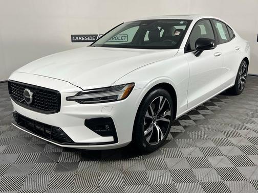 2024 Volvo S60 B5 Core Dark Theme