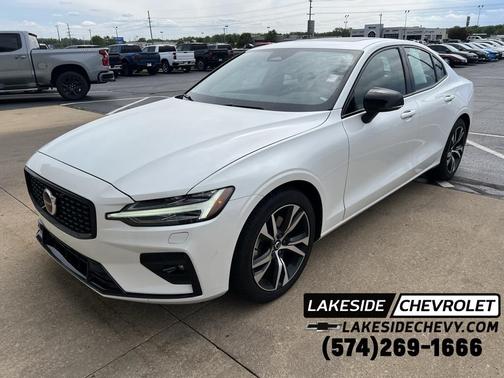 2024 Volvo S60 B5 Core Dark Theme