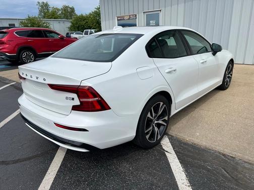 2024 Volvo S60 B5 Core Dark Theme