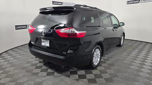 2017 Toyota Sienna XLE