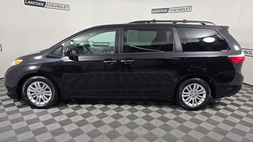 2017 Toyota Sienna XLE